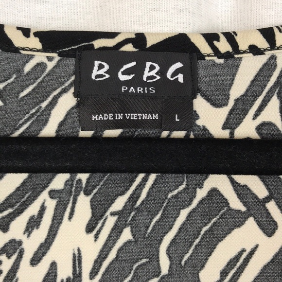 💛Sale💛 BCBG Paris Sleeveless Blouse - Picture 2 of 5